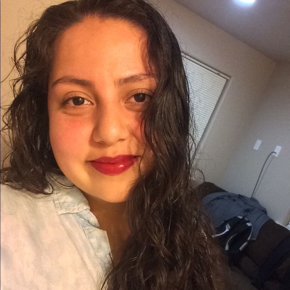 Meet your Posher, Crystal